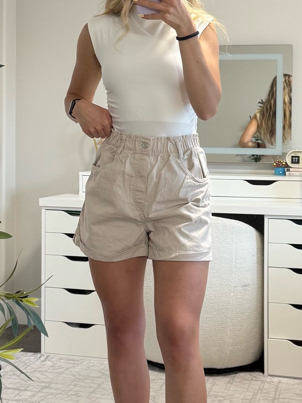 H&M High-Rise Paperbag Waist Shorts - Beige Size S
